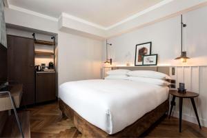 Posteľ alebo postele v izbe v ubytovaní DoubleTree By Hilton Rome Monti