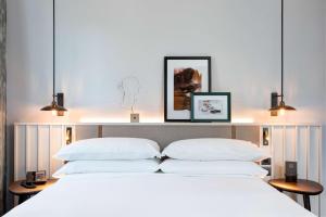 Posteľ alebo postele v izbe v ubytovaní DoubleTree By Hilton Rome Monti