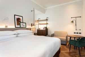 Posteľ alebo postele v izbe v ubytovaní DoubleTree By Hilton Rome Monti