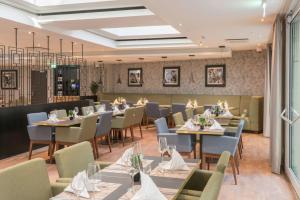 Um restaurante ou outro lugar para comer em Hilton Garden Inn Frankfurt City Centre