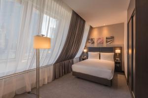 Cama ou camas em um quarto em Hilton Garden Inn Frankfurt City Centre