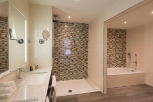 Um banheiro em Hilton Garden Inn Frankfurt City Centre