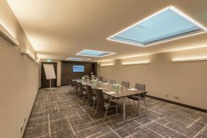 Área de negócios e/ou sala de conferências em Hilton Garden Inn Frankfurt City Centre