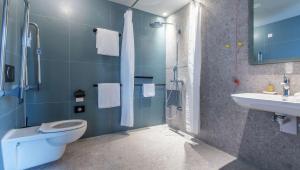 Hilton Garden Inn Mannheim的一间浴室