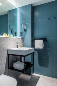 Hilton Garden Inn Mannheim的一间浴室
