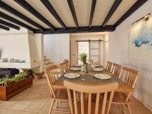 Posezení v ubytování Villa in Cala Ratjada with Sea Views and Pool