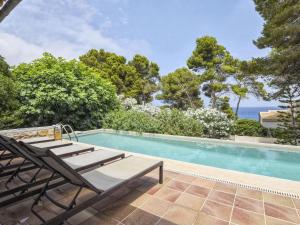 Bazén v ubytování Villa in Cala Ratjada with Sea Views and Pool nebo v jeho okolí + 30 fotografií