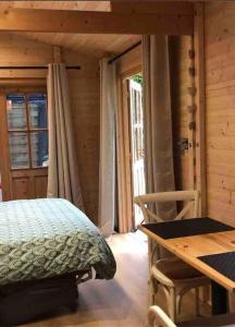Rúm í herbergi á Tiny House Close to Brussels South Charleroi Airport
