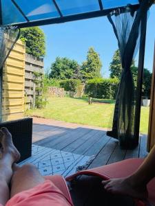 Garður fyrir utan Tiny House Close to Brussels South Charleroi Airport