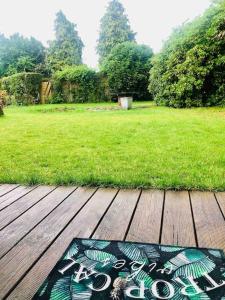 Garður fyrir utan Tiny House Close to Brussels South Charleroi Airport