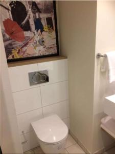 Hampton By Hilton Kaiserslautern的一间浴室