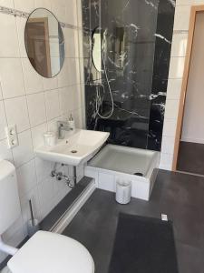 Ванная комната в Stadtwohnung im Luisenviertel