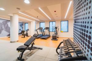 Hampton by Hilton Łódź City Center的健身中心和/或健身设施