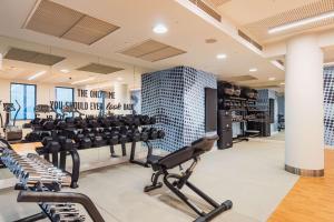 Hampton by Hilton Łódź City Center的健身中心和/或健身设施