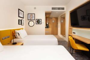 Hampton by Hilton Łódź City Center客房内的一张或多张床位