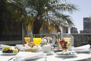 Breakfast options na available sa mga guest sa El Conquistador Hotel