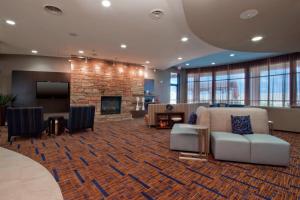 a living room with a couch and a fireplace at Courtyard by Marriott Amarillo West/Medical Center in Amarillo