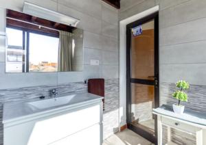 Imagen de la galería de ideal remote work, relaxing, pool and surfing, en Corralejo