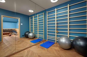 Fitness centrum a/nebo fitness zařízení v ubytování Reykjavik Konsulat Hotel, Curio Collection By Hilton
