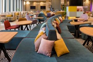 Posezení v ubytování Hampton by Hilton Riga Airport