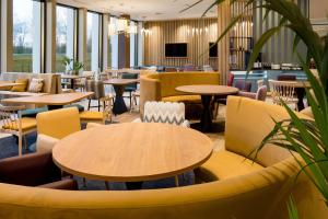 Posezení v ubytování Hampton by Hilton Riga Airport