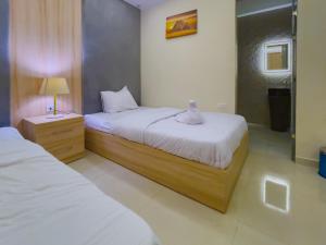 Voodi või voodid majutusasutuse Jumeirah pyramids view inn toas