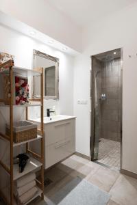 Túnfífill Guesthouse - free hot tub and sauna, cozy and quiet的一间浴室