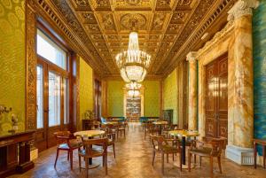 Een zitgedeelte bij DoubleTree By Hilton Trieste
