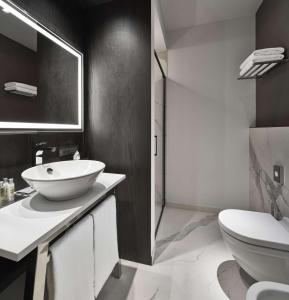 Een badkamer bij DoubleTree By Hilton Trieste