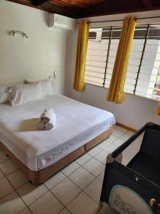 Una cama o camas en una habitación de Appartements au cœur de Maharepa