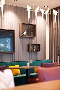 Hampton By Hilton Vienna Messe的电视和/或娱乐中心
