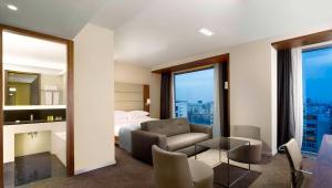 Posezení v ubytování DoubleTree by Hilton Zagreb