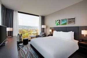 Postel nebo postele na pokoji v ubytování Hilton Garden Inn Zurich Limmattal + 29 fotografií