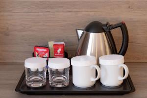 Příslušenství pro přípravu čaje a kávy v ubytování Hilton Garden Inn Wiener Neustadt