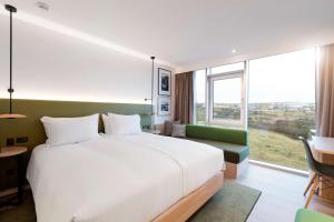 Hilton Garden Inn Faroe Islands 객실 침대