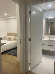 an open door to a bedroom with a bed at Quarto duplo com casa de banho exclusiva no Porto in Porto