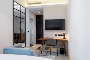 Telewizja i/lub zestaw kina domowego w obiekcie DoubleTree by Hilton Madrid-Prado