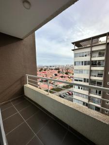 a balcony with a view of a building at DEPARTAMENTO ARRIENDO DIARIO in La Serena