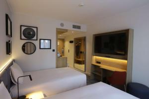 Łóżko lub łóżka w pokoju w obiekcie Hampton By Hilton Olsztyn