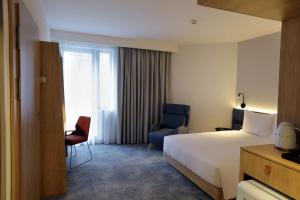 Łóżko lub łóżka w pokoju w obiekcie Hampton By Hilton Olsztyn
