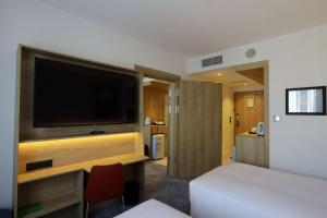 Łóżko lub łóżka w pokoju w obiekcie Hampton By Hilton Olsztyn