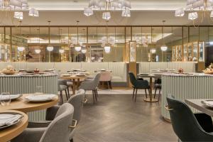Restoran atau tempat lain untuk makan di The Emerald House Lisbon - Curio Collection By Hilton