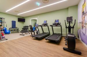 Fitness centrum a/nebo fitness zařízení v ubytování The Emerald House Lisbon - Curio Collection By Hilton