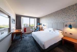 Postel nebo postele na pokoji v ubytování Hilton Strasbourg