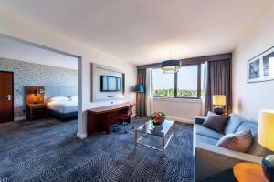 Postel nebo postele na pokoji v ubytování Hilton Strasbourg