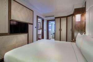 Postel nebo postele na pokoji v ubytování Hilton Podgorica Crna Gora