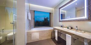 Koupelna v ubytování Hilton Podgorica Crna Gora
