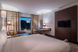 Postel nebo postele na pokoji v ubytování Hilton Podgorica Crna Gora