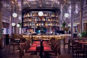 Lounge nebo bar v ubytování Motto By Hilton Rotterdam Blaak