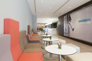 Posezení v ubytování Hampton By Hilton Rome East